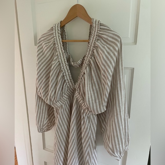 Deep V Cottage Dress Size M/L - Picture 3 of 3